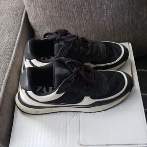 Black and White Zara Womens Sneaker.